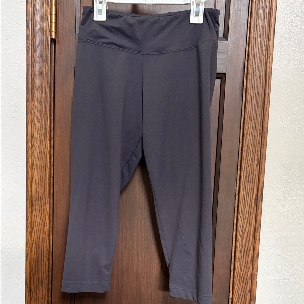 Balance Collection Women’s Gray Cropped Leggings